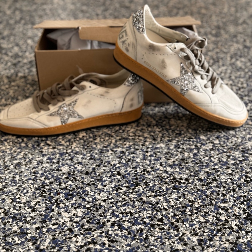 Men’s Golden Goose Ball Star lace up sneakers. Never worn.